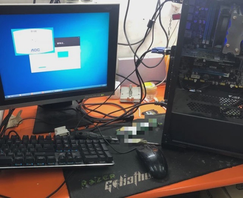 电脑主板哪里调lcd